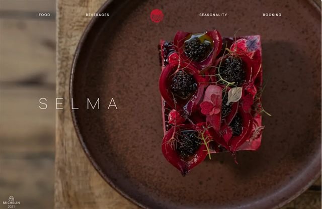 Voorbeeld van een sfeervolle restaurantwebsite met fotografie op volledige breedte en verfijnde typografie.